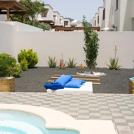 Villas Salinas Βίλα *